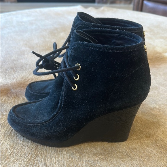 Michael Kors size 8 Elegant Black Suede Wedge Ankle Boots - Picture 1 of 5